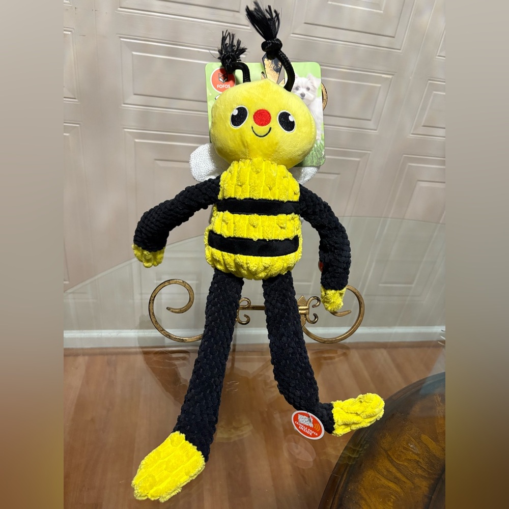 FOFOS Brand New Interactive Bee 🐝 18” ” Dog Toy- With Clinker Squeaker